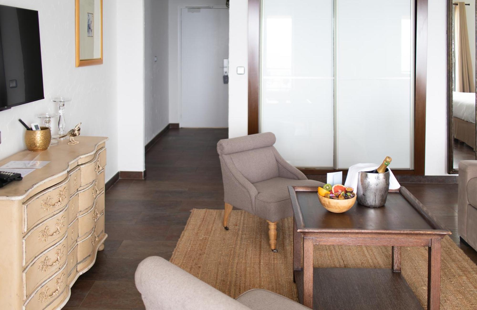Surplage Hotel Cavaliere Le Lavandou Ngoại thất bức ảnh